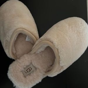 Womens never worn before Ugg slippers